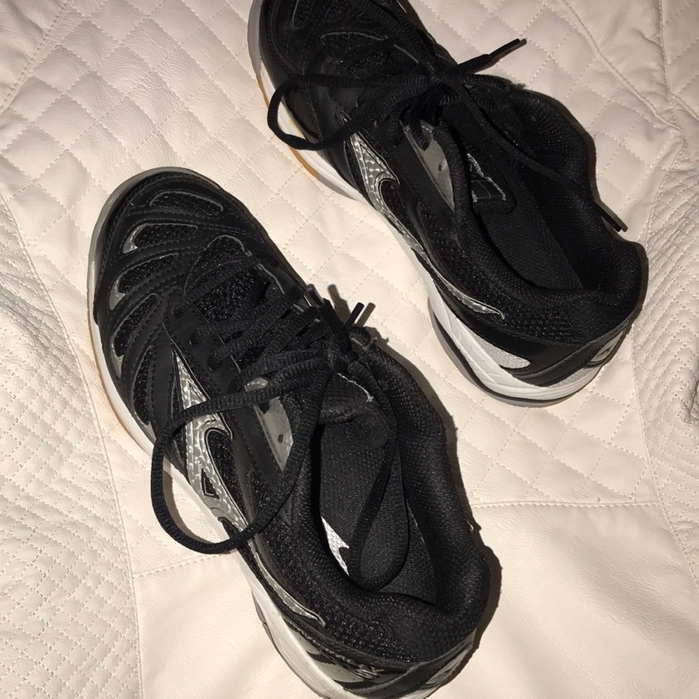 Volleyball shoes